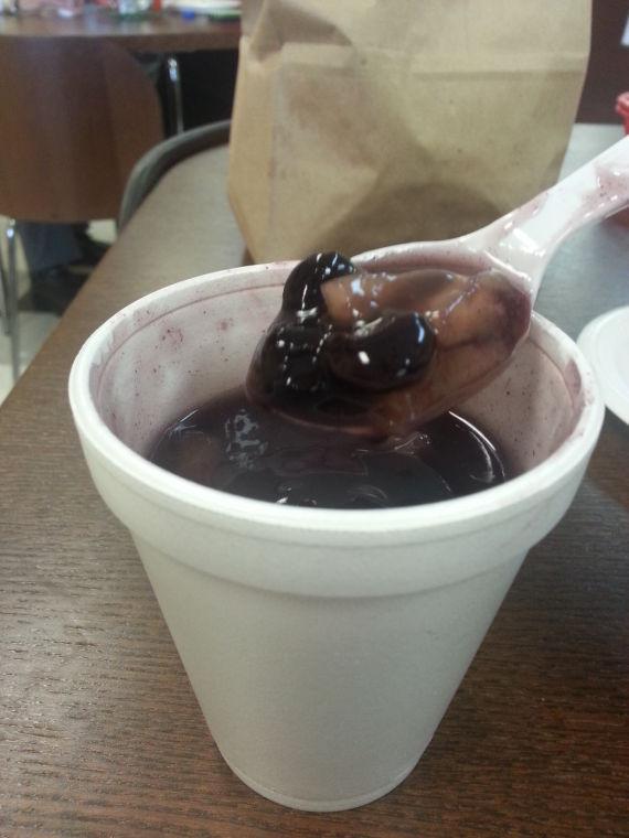 Colada morada, una bebida preparada [servida caliente o fr&#237;a, mejor caliente] de ma&#237;z morada, y con frutas como fresa, pi&#241;a y ar&#225;ndano.&#160;
Colada morada, a drink prepared [served hot or cold, but better hot] from purple corn, and with fruits like strawberry, pineapple and blueberry.