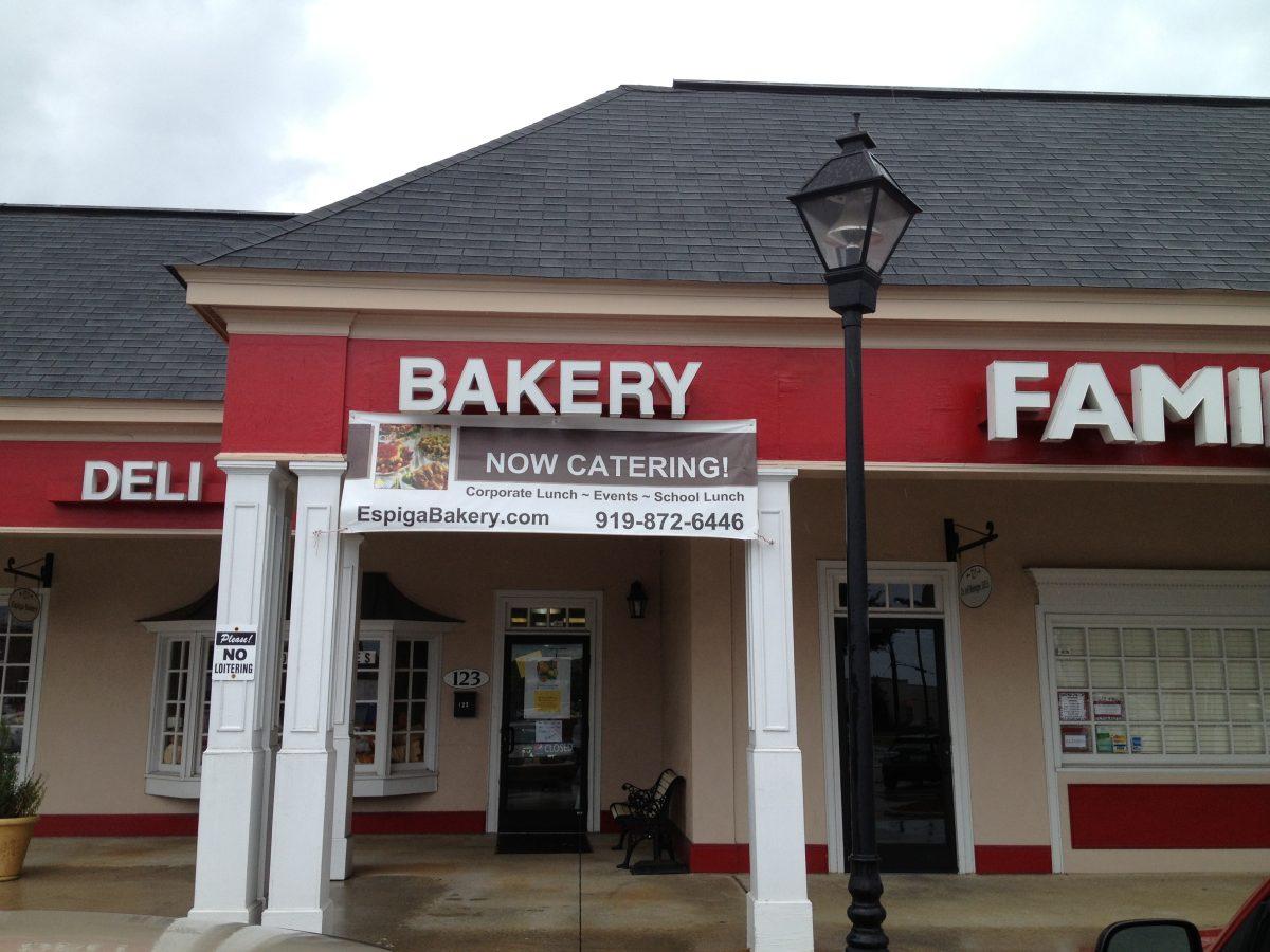 Espiga bakery, una cafeter&#237;a ecuatoriana, est&#225; ubicada en una plaza comercial en Raleigh del norte, 20 minutos de campus.