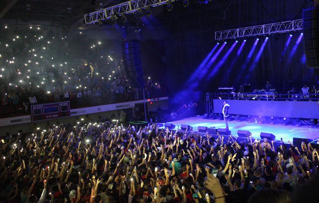 The 2014 PackHowl Homecoming Concert featuring T-Pain, Jeremih, and headliner Big Sean was the first since its inception to sell out. Students poured into Reynolds Coliseum Thursday evening for the show sponsored by the Union Activities Board.