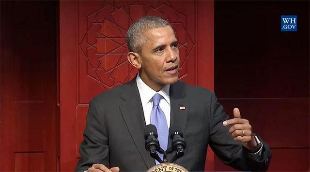 Obama visits U.S. mosque for first time as president