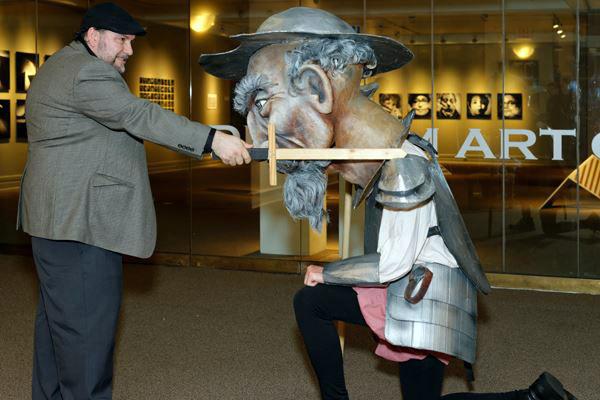 Desde el a&#241;o 2003, el artista de Carolina del Norte, Rafael A. Osuba, ha so&#241;ado de organizar un festival en honor del aniversario cuadringent&#233;simo de&#160;&#8220;Don Quijote,&#8221; uno de los libros m&#225;s celebrados por todo el mundo. Osuba ha tenido algunas dificultades en el proceso, pero despu&#233;s de m&#225;s que una d&#233;cada de planear, finalmente a logrado crear un festival de siete meses para conmemorar este libro famoso.&#160;