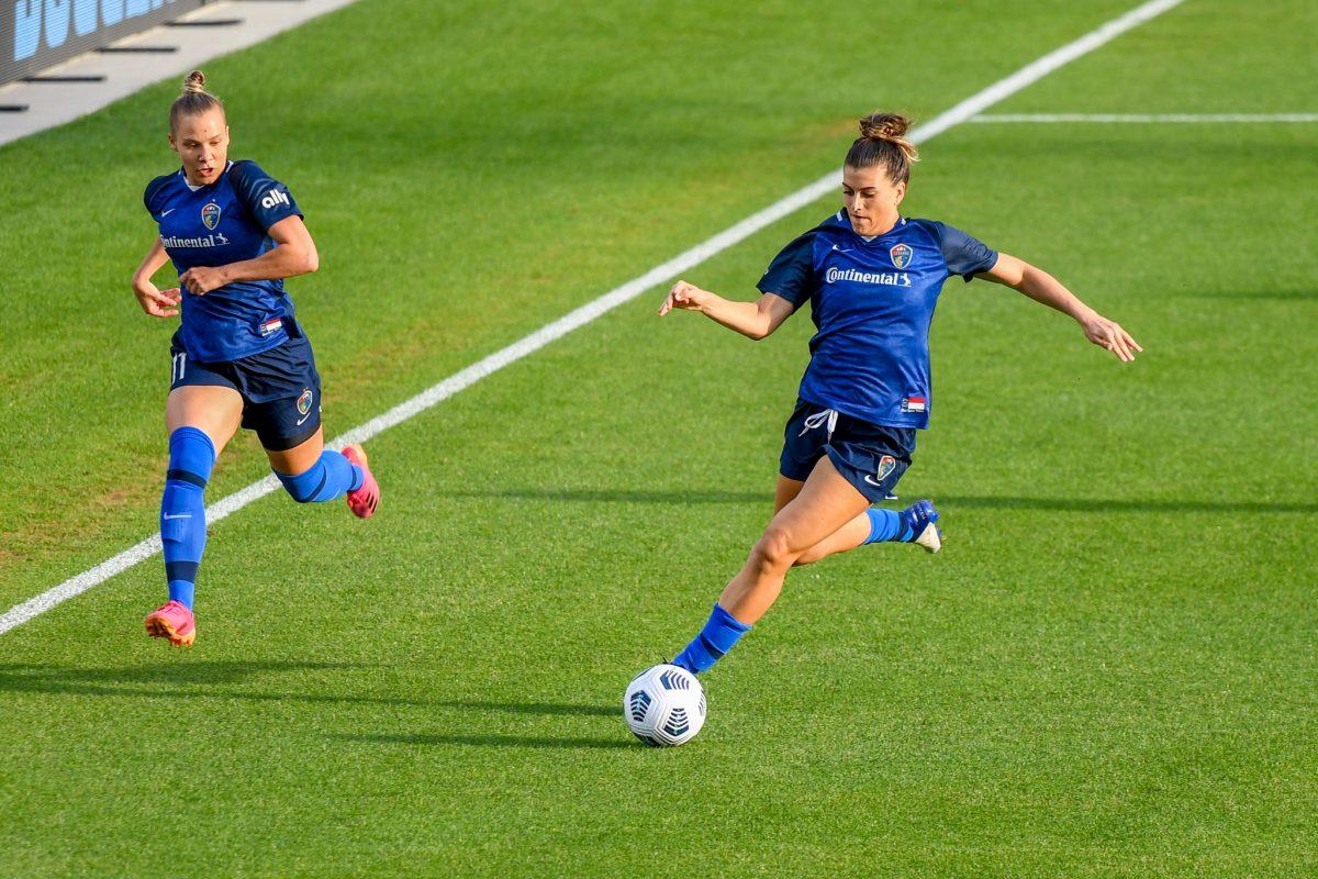 Midfielder Cari Roccaro carries the ball down the field during the game versus the Orlando Pride on Saturday, May 22, 2021 in Sahlen's Stadium at WakeMed Soccer Park. The Pride beat the Courage 2-1.