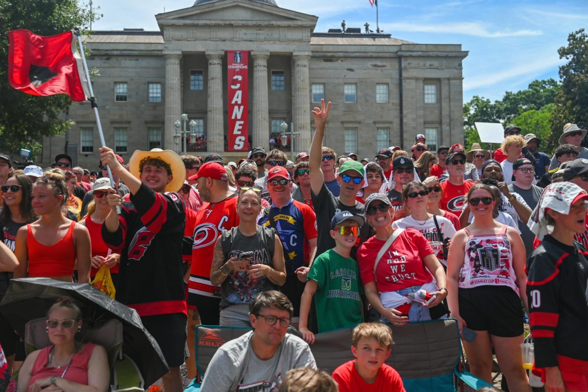 CanesParade_CapitolCrowd4_HC